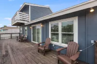 Private Pool. Arcade Room. BBQ Grill. Outside Giant Games. King Size Bed.