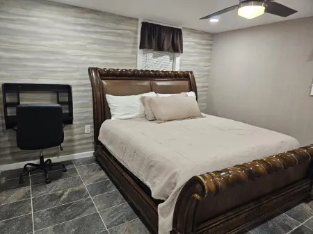 Cozy Cottage Secure Private Parking & Patio, & Easy Access to Atlanta Airport