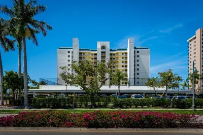 Beautiful Beachfront Apollo 6th floor….Ocean front Tranquil Sunset Views. Marco Island Water Sports 주변 호텔