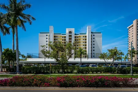 Beautiful Beachfront Apollo 6th floor….Ocean front Tranquil Sunset Views.