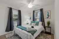 Newly Renovated 4BR Beach Retreat: Walk to beach,Games, Pet Friendly, Near DT