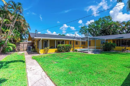 Contemporary Naples Park Duplex - Walk or Bike to Beach