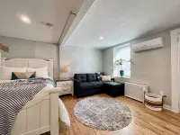 Super-Walkable Downtown Studio