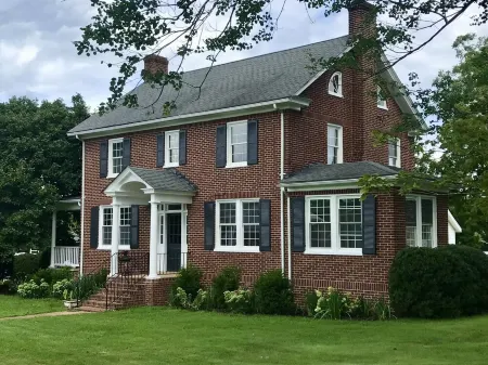 Luxury Stay on Flower Farm by Wineries Near Charlottesville-Pet-Friendly