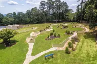 South Shore 1 Bdrm! Gameroom! MiniGolf, Pickleball, 2 Pools, Indoor Hot Tub!