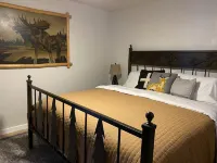 Adorable Cottage in National Forest -- hiking & climbing steps from your door!