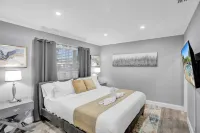 Resort Villa 6BR Heated Pool Beach Volleyball Game Room Mini Golf