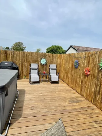 Relax on beautiful Lake Michigan - 5 minutes from town!