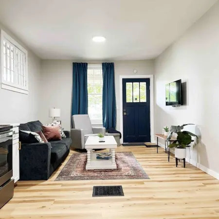 1520 Howard St B "HCB"
