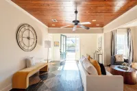 The Bungaleaux - Charmer Very Close to LSU, ON St. Paddy's Day Parade Route!