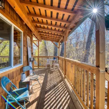 Tranquil Cabin on Sleeping Child Creek