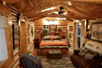 Relaxing, spacious cabin w/ hot tub and Starlink's high-speed internet service