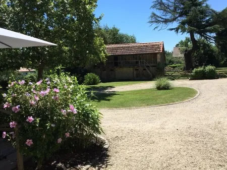 Cosy one bedroom Gite, with Pool. MADIRAN