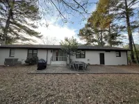 6Bdrm Retreat near Downtown Madison. Sleeps 12