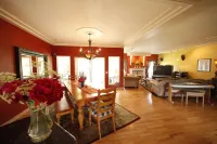 Family Friendly Home in Vineyard Next to Award Winning "Cathedral Ridge Winery
