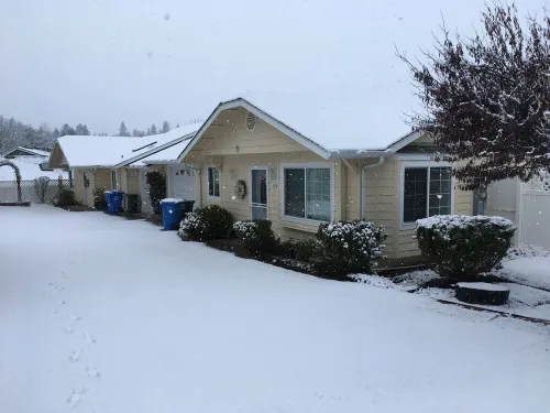 WARM AND INVITING, PEACEFUL No steps, Wide doorways , Recliner, Garage
