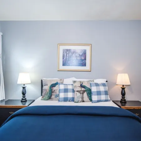 Unit #7 Cozy 2 Bed/2 Bath Condo on Golf Course with Hot tub/ Sauna/ Pool