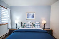 Unit #7 Cozy 2 Bed/2 Bath Condo on Golf Course with Hot tub/ Sauna/ Pool