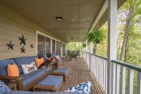 Perfect Upscale 2/2 Indoor/Outdoor Living 4100 elv. 0.8 mi to Main St. New HVAC