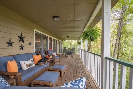 Perfect Upscale 2/2 Indoor/Outdoor Living 4100 elv. 0.8 mi to Main St. New HVAC