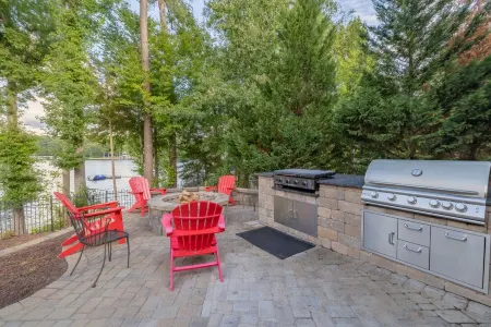 #1 Lkg Family Retreat- Heated Pool, Golf Range, Firepit & Bocce, New 200HP Boat!