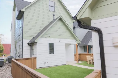 New Construction! 1 Block from Downtown