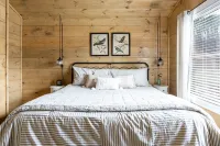 Blue Bird Cottage Pigeon Forge / 10 mins to Gatlinburg