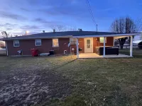 Ranch home American Spa hot tub for 6, sleep number bed , pool table, smart tvs! Hôtels à proximité de : Forêt nationale Daniel Boone