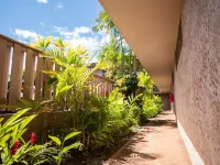 Pool View, 5Min Walk to Charley Young or Kam 1  Beach, Luscious King-Bed. AC