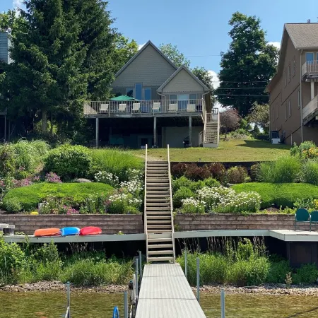 Waterfront Cottage, Large Dock Access, Beautiful Deck Views, Dog Friendly!