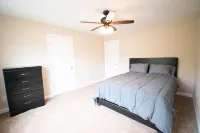 Fully renovated and Modernized home in Chesapeake Hotels near Canal parking - restroom