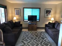 Ketchikan Northern Retreat - 3 Bedroom Apartment on Large Private Lot Các khách sạn gần Creek Street