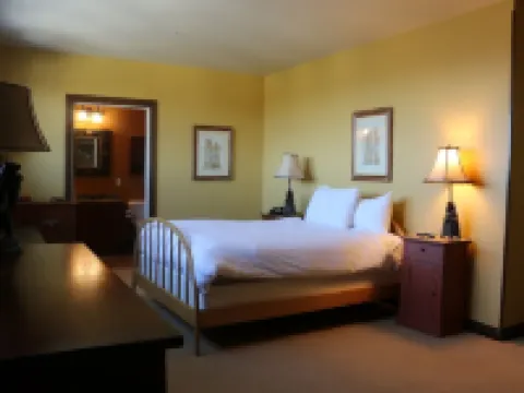 Spacious 4Br/4Bth Lodge With Ice Skating Pond, Heated Pool, 3 Min Walk To Ski Hotels in Stratton Mountain