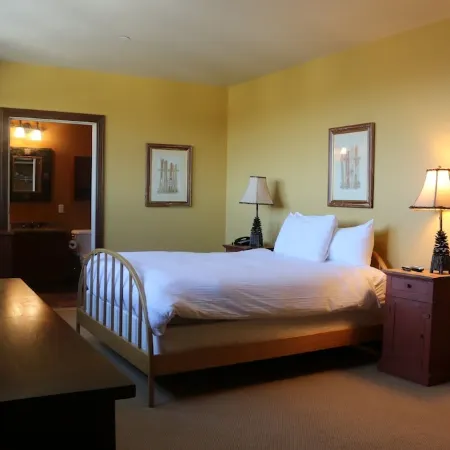 Spacious 4Br/4Bth Lodge With Ice Skating Pond, Heated Pool, 3 Min Walk To Ski