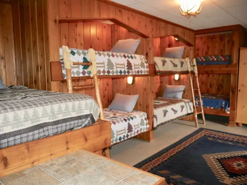 Pine View Cabin: Rustic Hayden Lake Cabin with Bunkhouse and Private Dock - Chalets