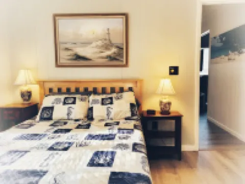 Vintage & Charming Obx Cottage "The Cozy Duck"  4 Bd 2 ba,  500 ft from Beach