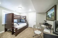 The Pickleball Manor Hotels in Highland