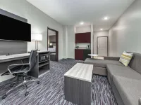 La Quinta Inn & Suites by Wyndham Allen at the Village Hotels in Allen