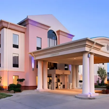 Holiday Inn Express & Suites CLEVELAND by IHG