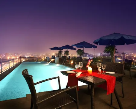 ヨギエグゼクティブ、ナビムンバイ テインのホテル