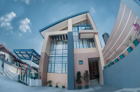 The Half House by Elmar Cabin