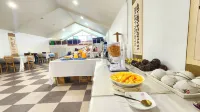 Kids & Family Hotel Отели в г. Кенджу