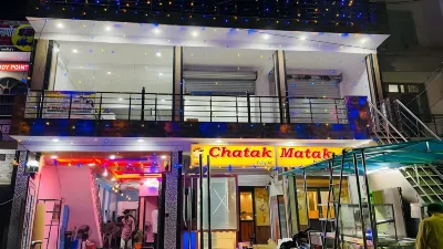 Smart Stays - Mmmut College - Gkp Airport Hotels in 