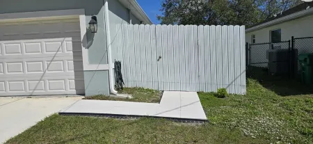 Private apt, king bed, full kitchen, huge shower. Отели рядом с достопримечательностью «Порт-Сент-Люси Ботаникал Гарденс»