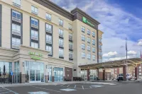 Holiday Inn 路易斯威爾機場南 - 停車場