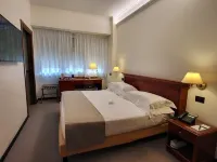 Hotel Plaza Hotels near Palazzo delle Poste e Telecomunicazioni