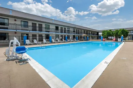 Dutchland Motel Отели рядом с достопримечательностью «Landis Homes»