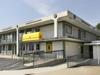 Super 8 by Wyndham Camp Springs/Andrews AFB DC Area Các khách sạn ở Clinton