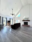 Bayou Getaway - Charming 1-bedroom house on a pond in tranquil Breaux Bridge, LA