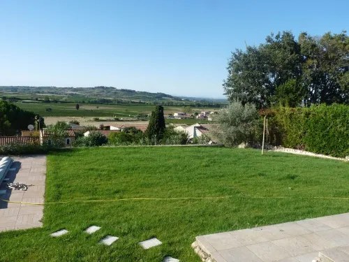 Character villa, privileged location in a Mediterranean village